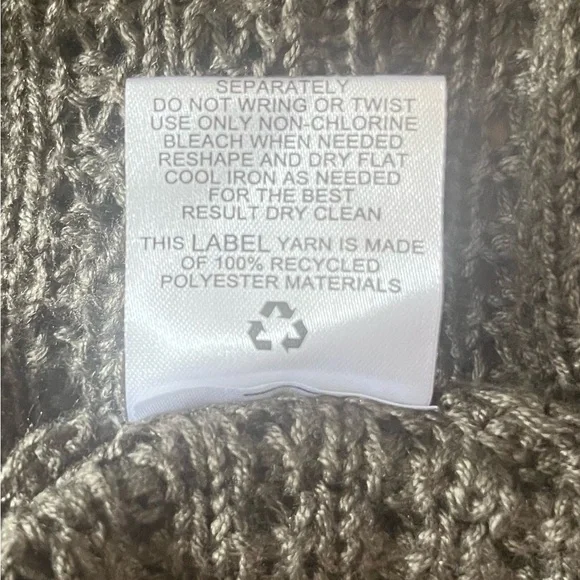 Pinque Analeigh Two Pocket Textured Cardigan - Picture 11 of 12